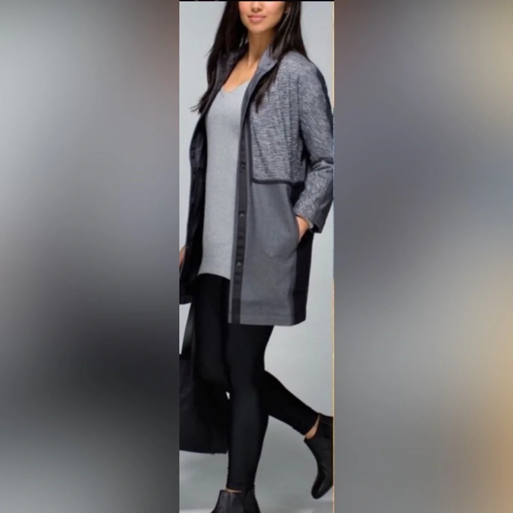 Like new lululemon car cocoon coat grey logo spring designer winter activewear